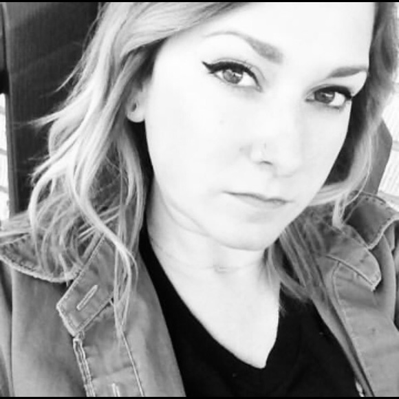 Profile Picture of Carley Ferrenberg (@cferrenberg) on Poshmark