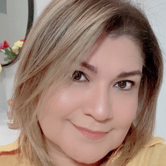 Profile Picture of Eva Rodriguez (@queren_ro) on Poshmark