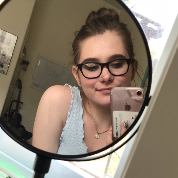 Profile Picture of Olivia Fargason (@oliviafargason) on Poshmark