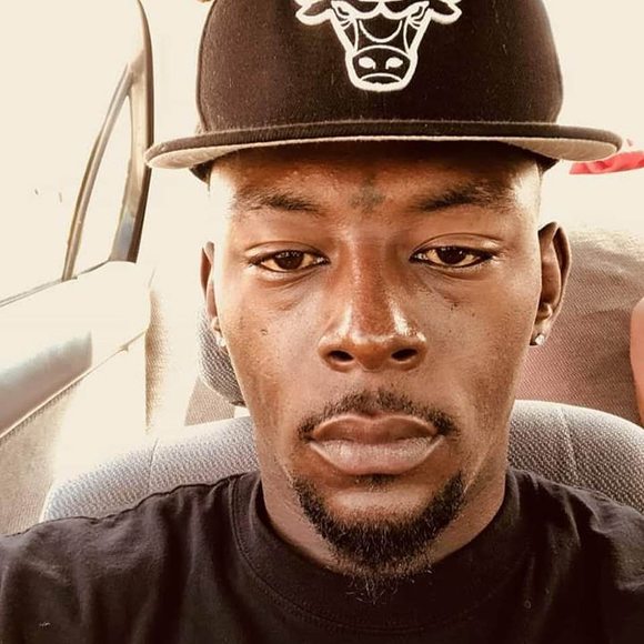 Profile Picture of Head Bussa (@head_b) on Poshmark