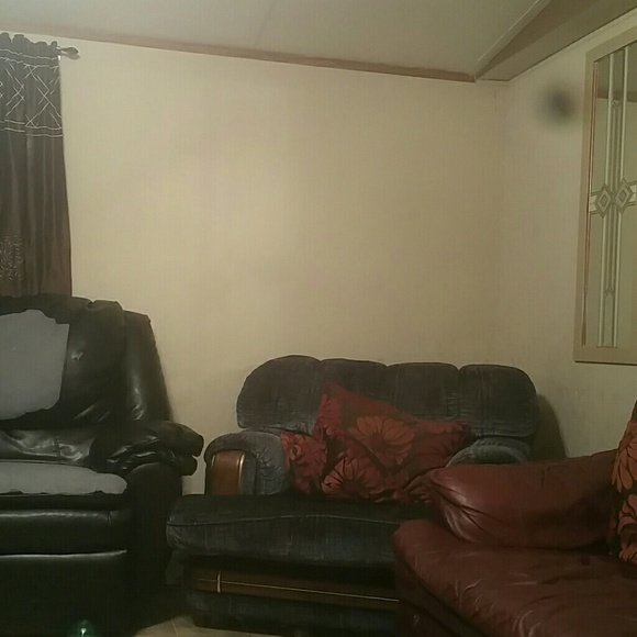 Profile Picture of Alicia Lara (@aliciaanalara) on Poshmark