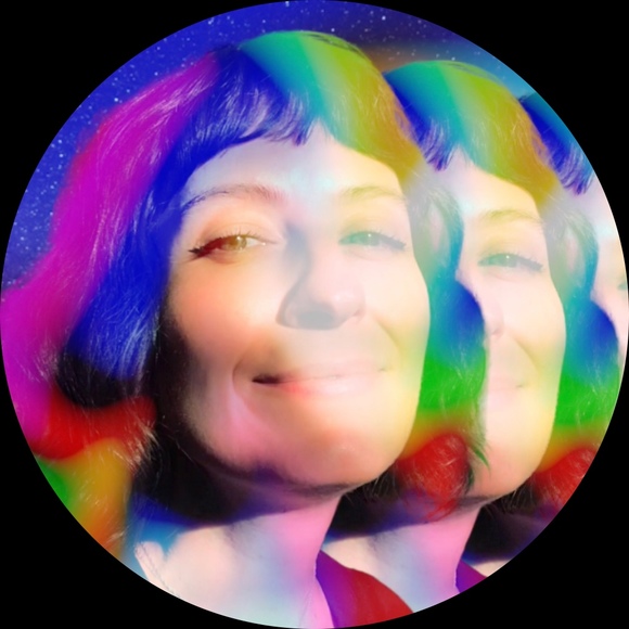 Profile Picture of Leah Bean (@leahfayebean) on Poshmark