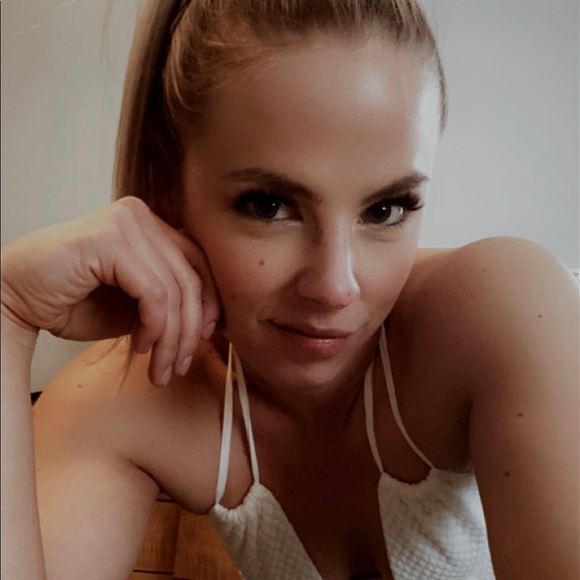 Profile Picture of Lindsay Ulanski (@lulanski23) on Poshmark