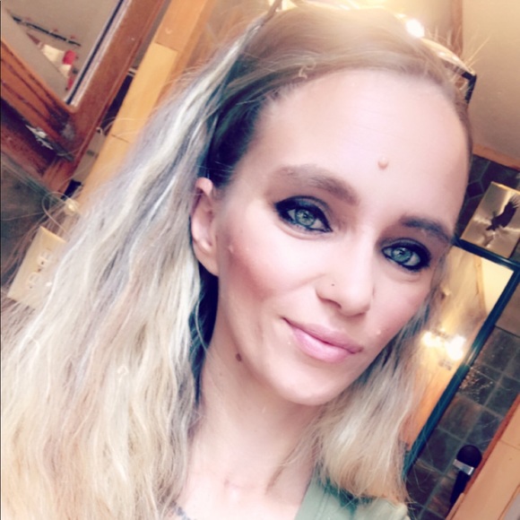 Profile Picture of Alexandria Callihan (@callihan08) on Poshmark