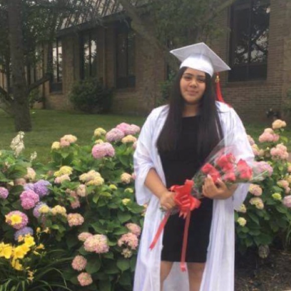 Profile Picture of Valerie Hernandez (@valerieh_22) on Poshmark
