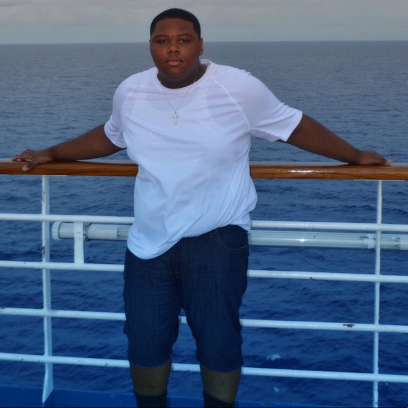 Profile Picture of Josiah Waugh johnson (@kingjosiah18) on Poshmark