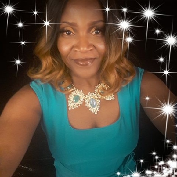 Profile Photo of Carmelita Arthurton richardson (@seamlessd) on Poshmark