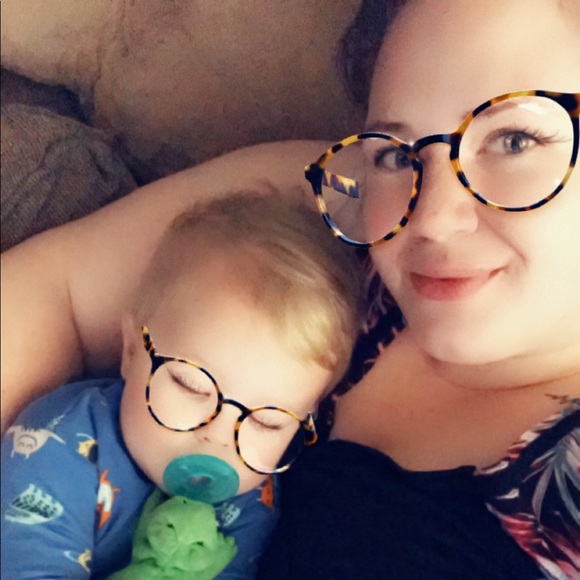 Profile Picture of Danielle Bischoff (@dbish92) on Poshmark