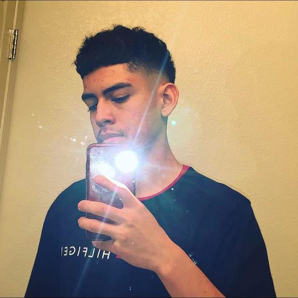 Profile Picture of David Fierro (@david_f10) on Poshmark