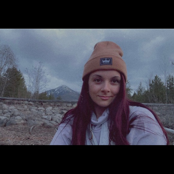 Profile Picture of Kristeen Batog (@kristeenbatog) on Poshmark