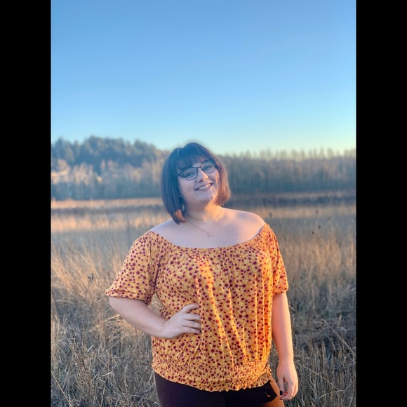 Profile Picture of Stacie Bennett (@stacieleeann) on Poshmark