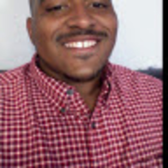 Profile Picture of Bradley Glover (@bradleyglover) on Poshmark