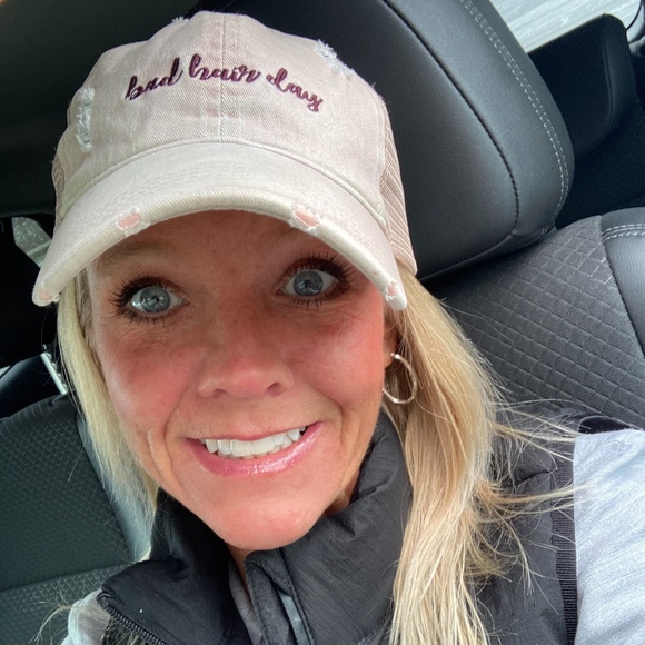 Profile Picture of Barbara Lafluer (@bfnixon) on Poshmark