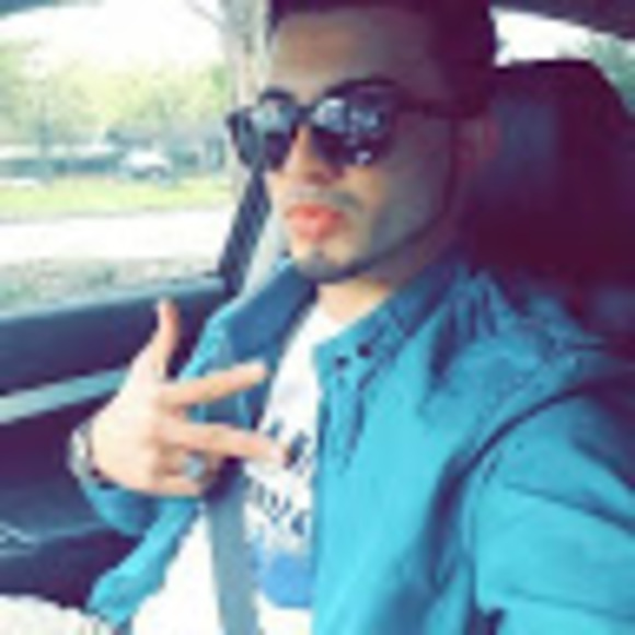 Profile Picture of Walter Gonzalez (@waltergl41) on Poshmark