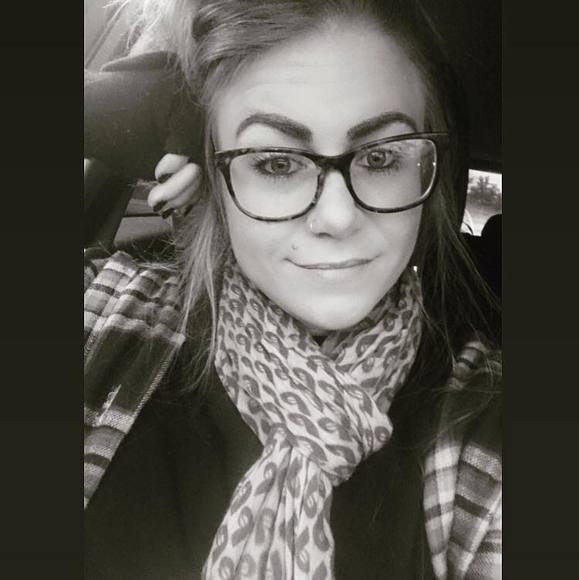 Profile Picture of Kiersten Sanderbeck (@kierstensand) on Poshmark