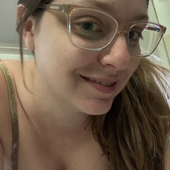 Emily Mudryk - Poshmark Profile Picture of Emily Mudryk (@emmybudge) on Poshmark