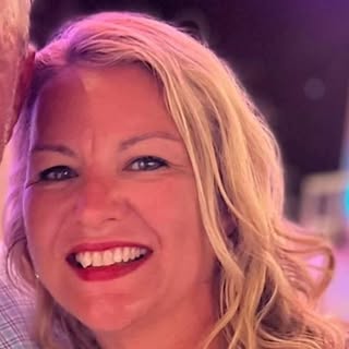 Profile Picture of Janet Curtis (@janethale) on Instagram