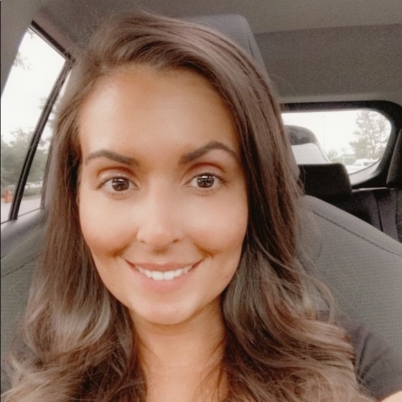 Profile Picture of Jessica Melo (@jessmelo85) on Poshmark