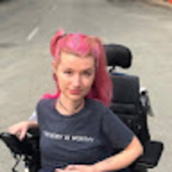 Profile Picture of Hannah Soyer (@catsandchocolat) on Poshmark