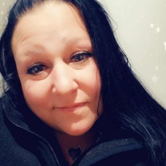 Profile Picture of Nikki Ramirez (@tatunikki2019) on Poshmark