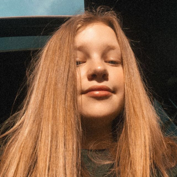 Profile Picture of Ava Zionts (@avamay06) on Poshmark