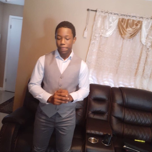 Profile Picture of Michael Latour (@michaellatour) on Poshmark