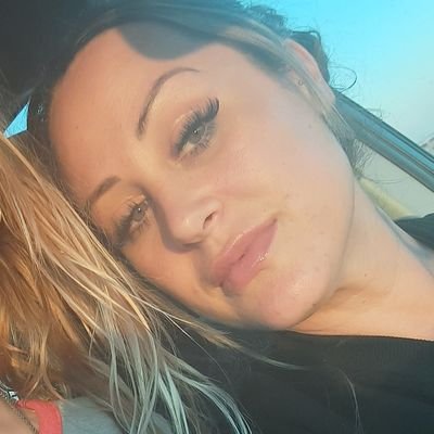Profile Picture of Danielle (@Danielle_Cal85) on Twitter