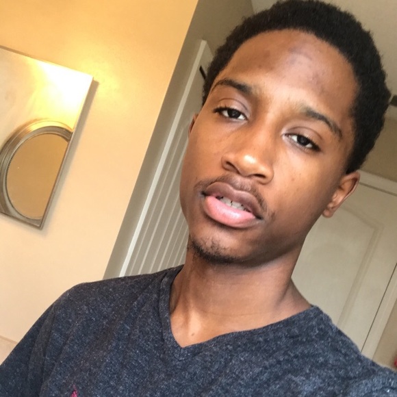 Profile Picture of Kevin Cason (@kcason23) on Poshmark