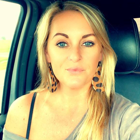 Profile Picture of Stacy Metting (@stacymm2933) on Poshmark