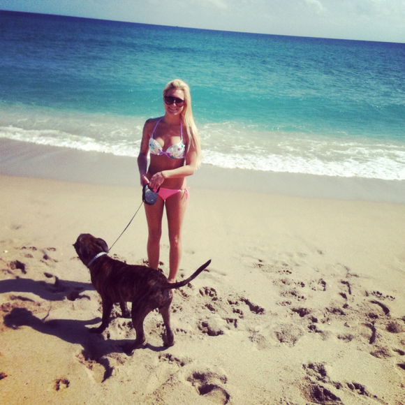 Profile Picture of Amber Bellaus (@ambs120) on Poshmark