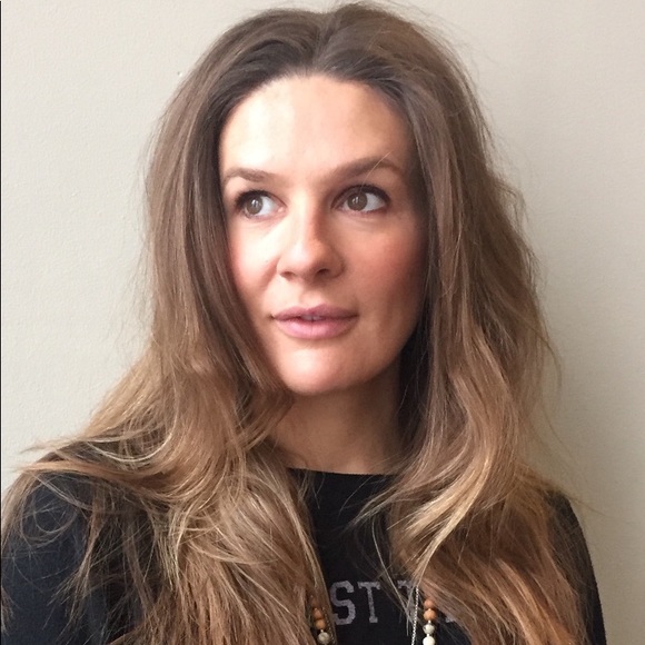 Profile Picture of Rebecca Falkner (@rebeccasloves) on Poshmark