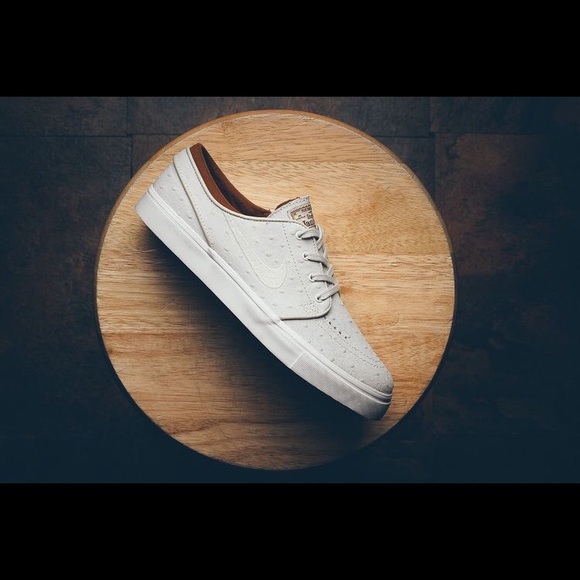 Profile Picture of Noah Sells (@le_panch0) on Poshmark