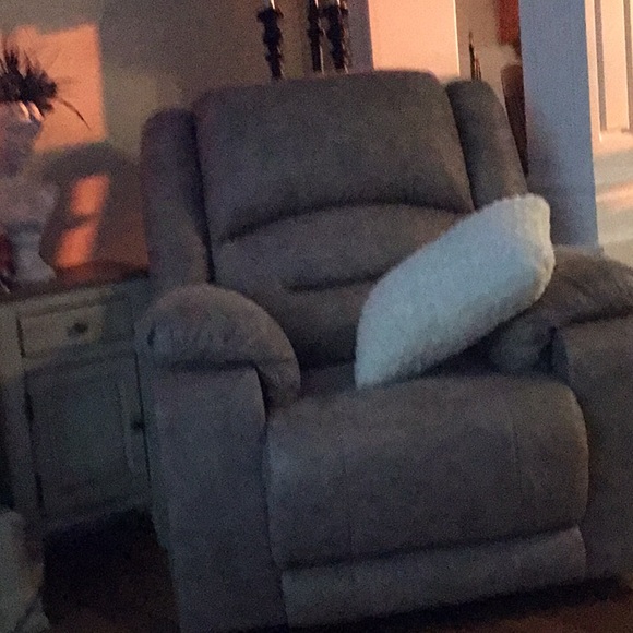 Profile Picture of Diane Tetreault (@diane_tetreault) on Poshmark