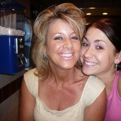 Profile Picture of Lisa Chamberlin (@buckbowl) on Twitter