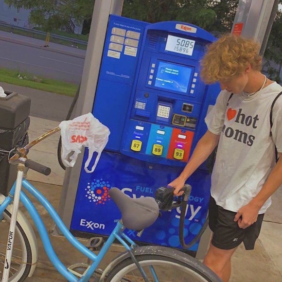 Profile Picture of Brayden Hitz (@brayhitz) on Poshmark