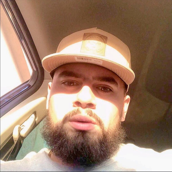 Profile Picture of Cesar Pinedo (@cesarivan18) on Poshmark