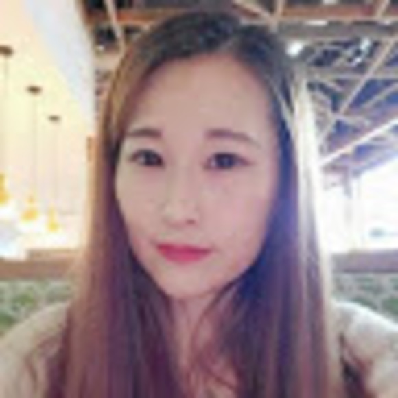 Profile Picture of Eunae K (@eunaek) on Poshmark