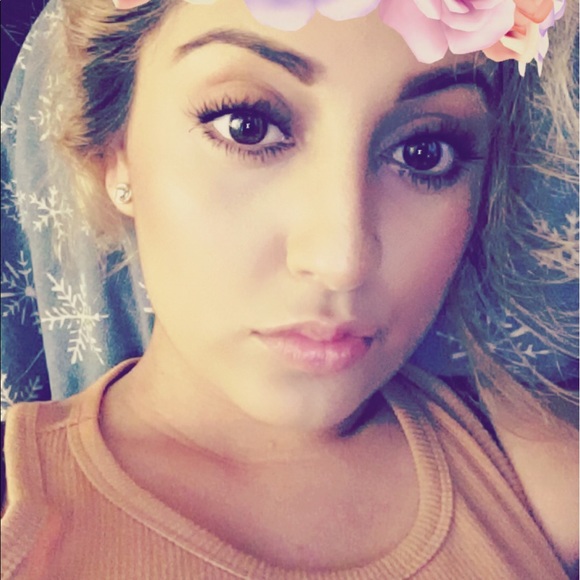 Profile Picture of Briana Montez (@bmontez17) on Poshmark