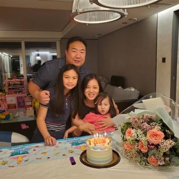 Profile Picture of Michelle Kwok (@michellemaykiu) on Poshmark