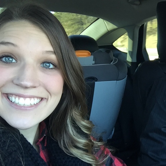 Profile Picture of Brittany Schoening (@brittanyks3) on Poshmark