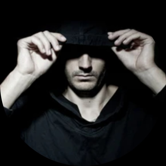 Profile Picture of Michael Oquinn (@michaeloquinn) on Poshmark