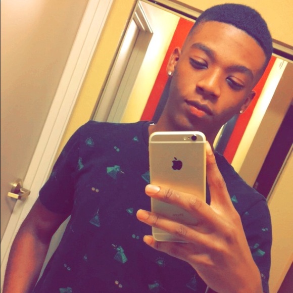 Profile Picture of John Thompson (@immjohnny) on Poshmark