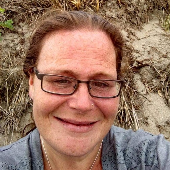 Profile Picture of Erica Flewelling (@e_flewelling) on Poshmark