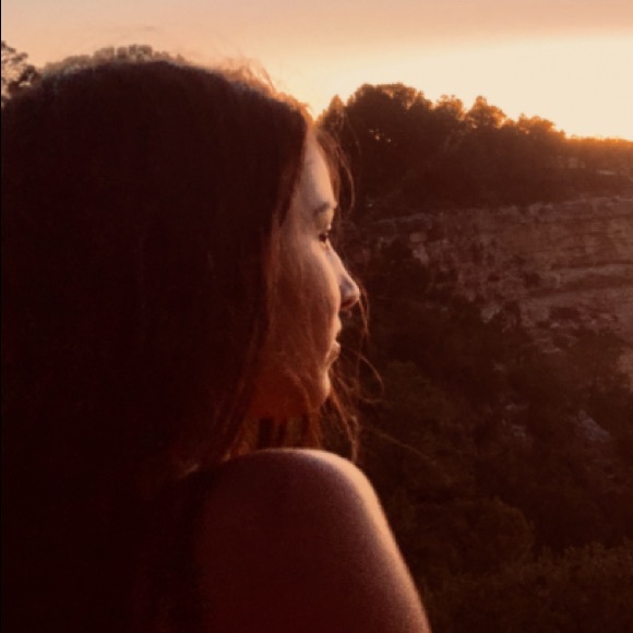 Profile Picture of Skyler Jackson (@hey_besties) on Poshmark