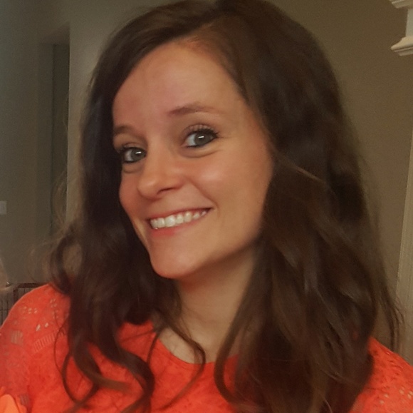 Profile Picture of Katie Simecka (@ksimecka) on Poshmark