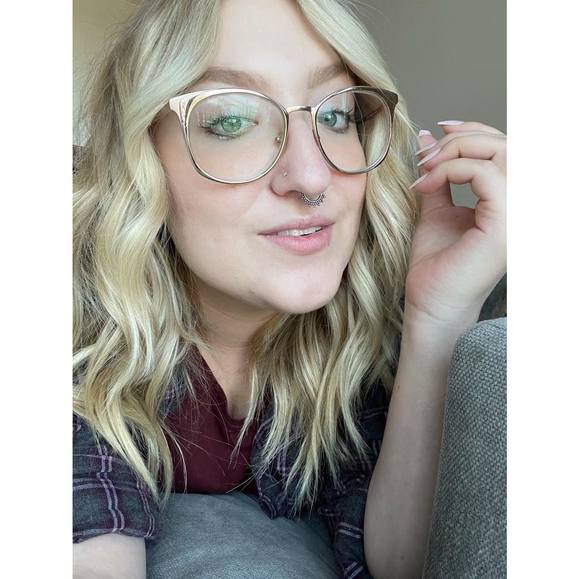 Profile Picture of Leslie Hagner (@leslieemeredith) on Poshmark