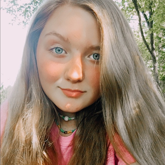 Profile Picture of Lindsay Roark (@positivelindsay) on Poshmark