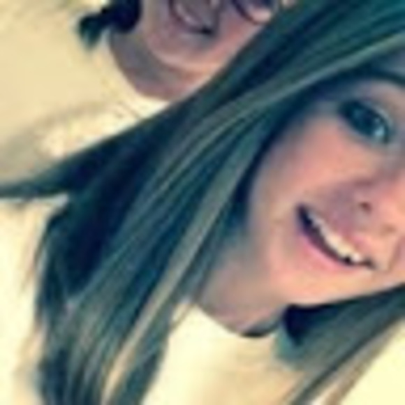 Profile Picture of Peyton Kirby (shs) (@pkir3580) on Poshmark