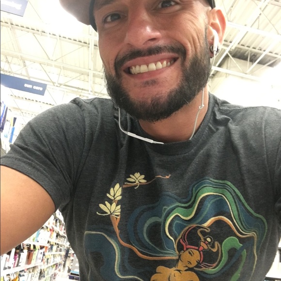 Profile Picture of David Naiser (@dnaiser85) on Poshmark
