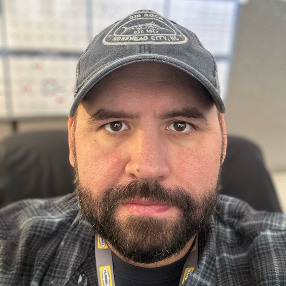 Profile Picture of Matthew Jefferys (@mattluvsglori) on Poshmark
